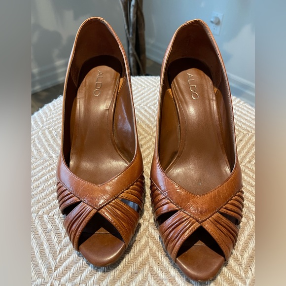 Cute Brown Leather Peep Toe Wedges. Size 7. Euro 37. - Picture 5 of 8